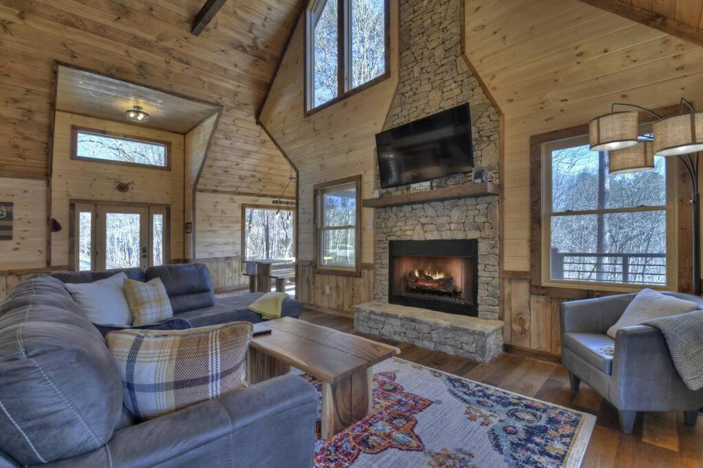 فيلا Rosewood Retreat - Hot Tub Fire Pit Pool Table بلو ريدج المظهر الخارجي الصورة