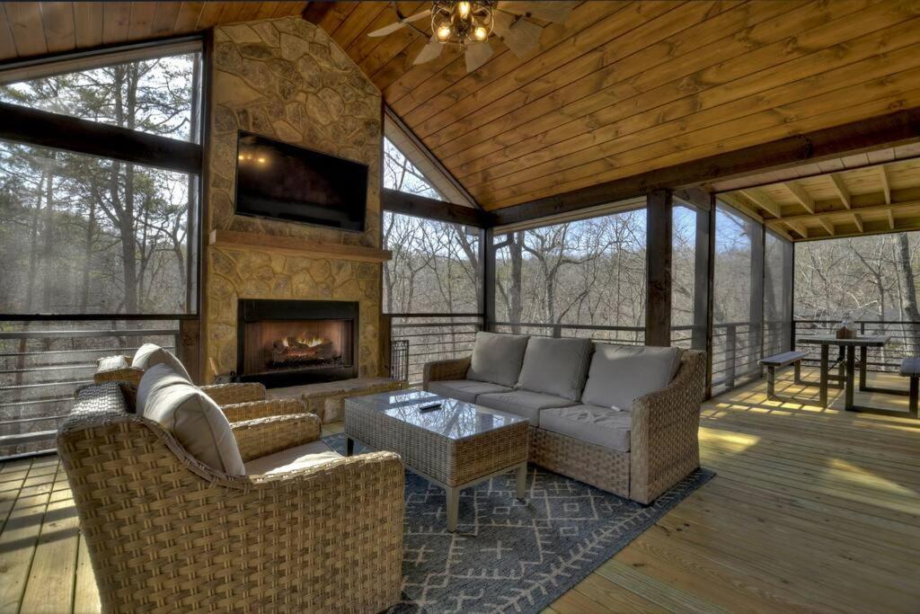 فيلا Rosewood Retreat - Hot Tub Fire Pit Pool Table بلو ريدج المظهر الخارجي الصورة