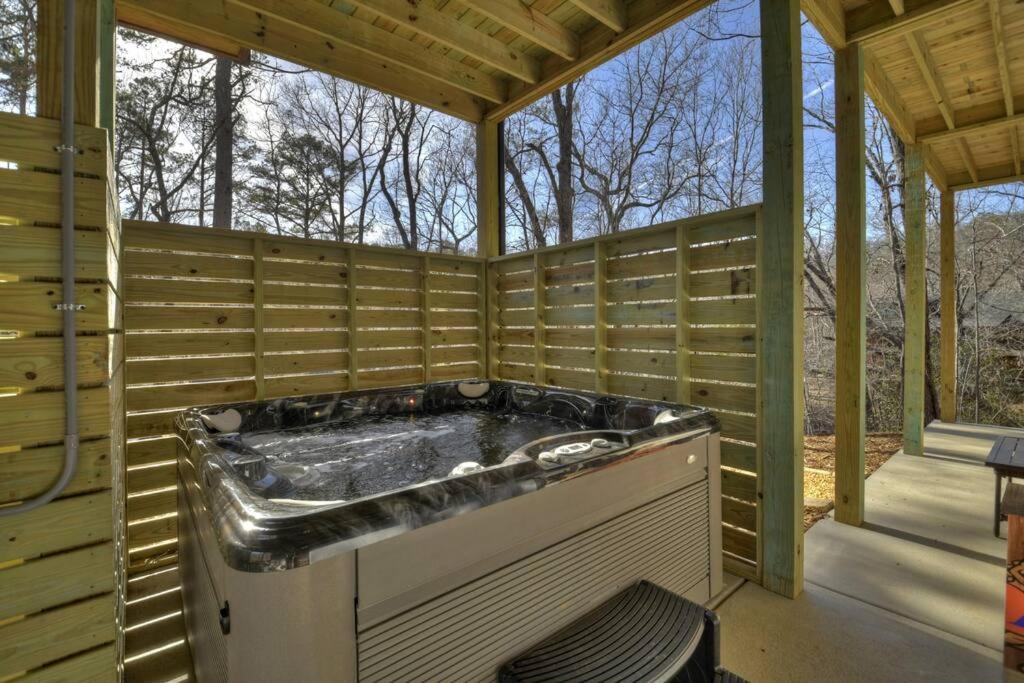 فيلا Rosewood Retreat - Hot Tub Fire Pit Pool Table بلو ريدج المظهر الخارجي الصورة