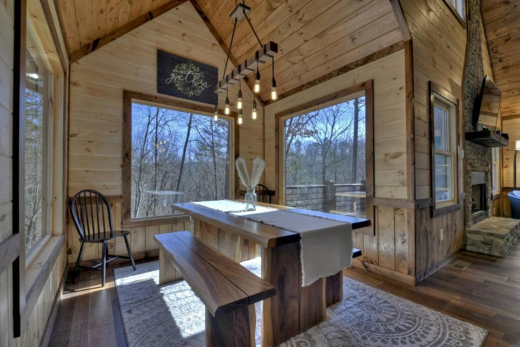 فيلا Rosewood Retreat - Hot Tub Fire Pit Pool Table بلو ريدج المظهر الخارجي الصورة