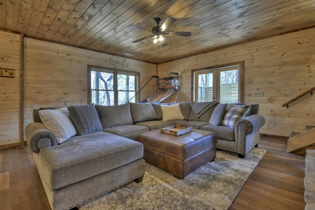 فيلا Rosewood Retreat - Hot Tub Fire Pit Pool Table بلو ريدج المظهر الخارجي الصورة