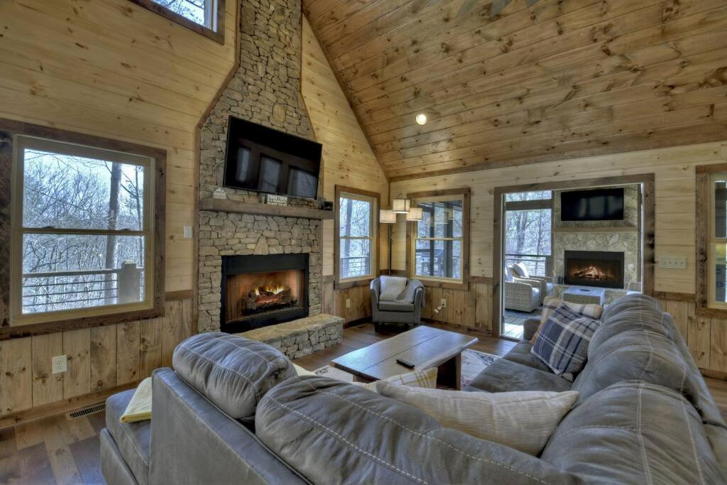 فيلا Rosewood Retreat - Hot Tub Fire Pit Pool Table بلو ريدج المظهر الخارجي الصورة