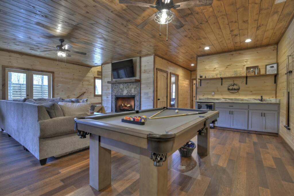 فيلا Rosewood Retreat - Hot Tub Fire Pit Pool Table بلو ريدج المظهر الخارجي الصورة